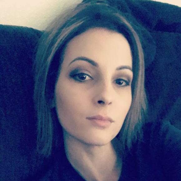 Meet your Posher, Danielle - Picture 1 of 1